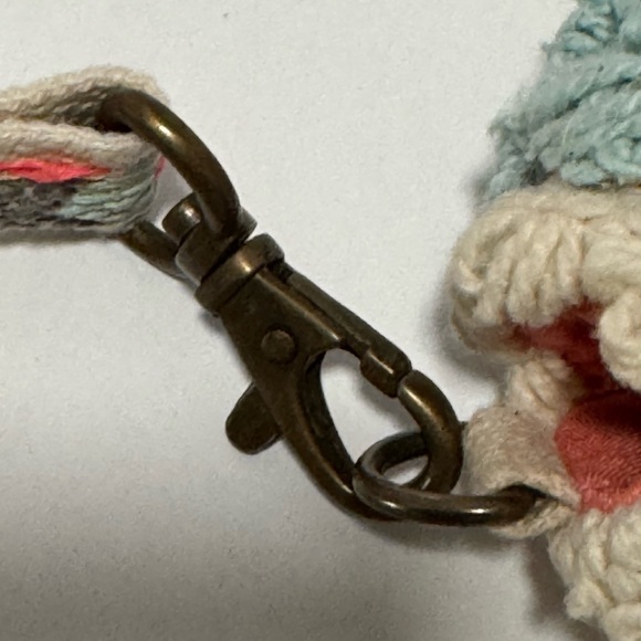 chloe & lex Crossbody Bag. - Picture 5 of 10